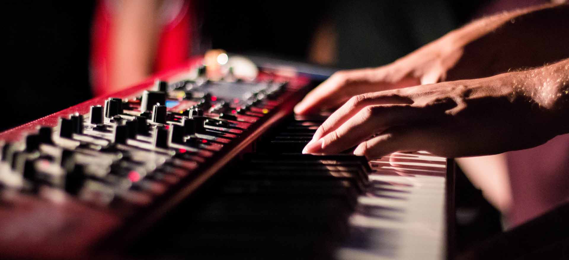 home_musician_about1